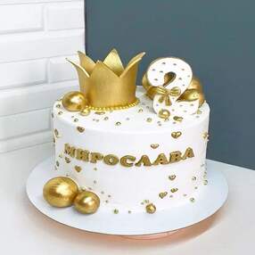 Торт на 2 года девочке с короной №199655